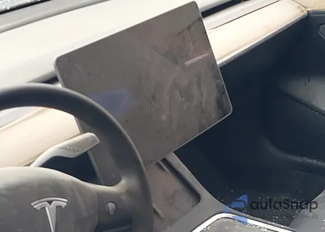 2021 Tesla Model 3 Standard Range Plus Rear-Wheel Drive z USA, uszkodzony, nr VIN 5YJ3E1EA9MF973374